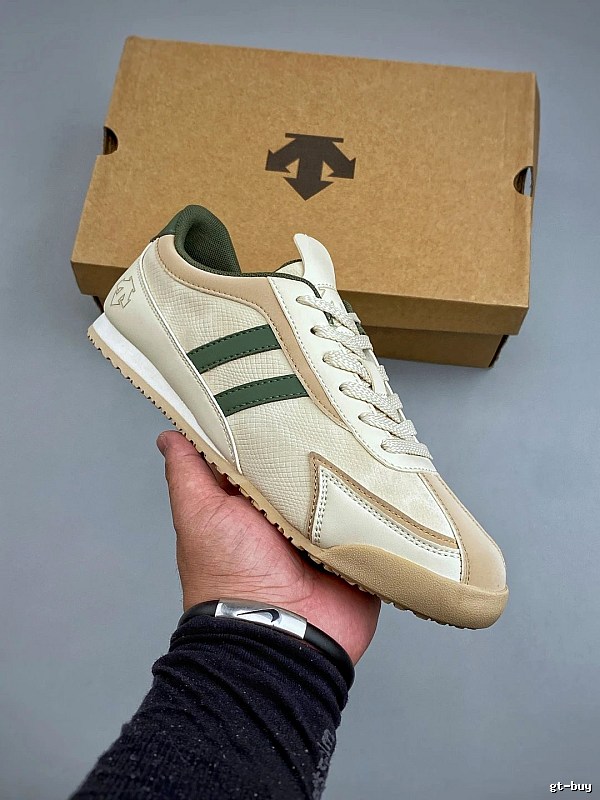Descente Cream and Green Low-Profile Sneakers Highlighting Padded Heel Tab