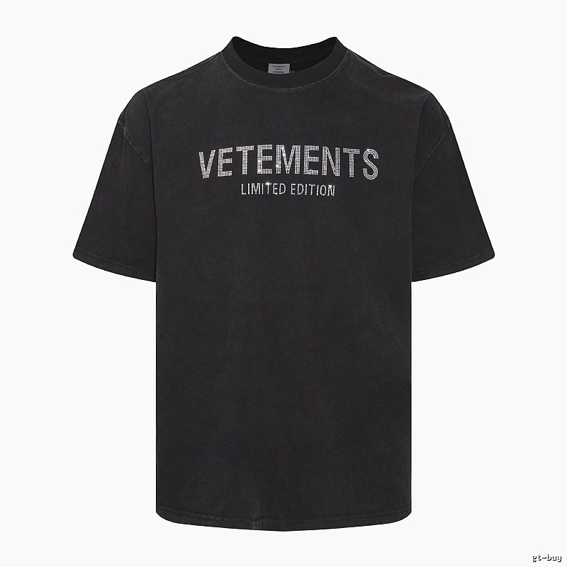 Logo Detail Statement graphic T-shirt Black Colorful Lucky with Relaxed Feel