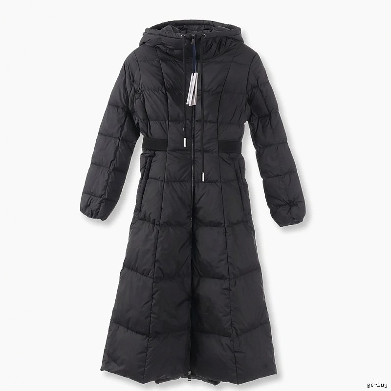 Long black down jacket of Moncler