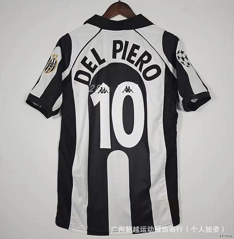 Manchester United Streetwear Beckham #7 soccer jersey White Black Retro with Logo Accent