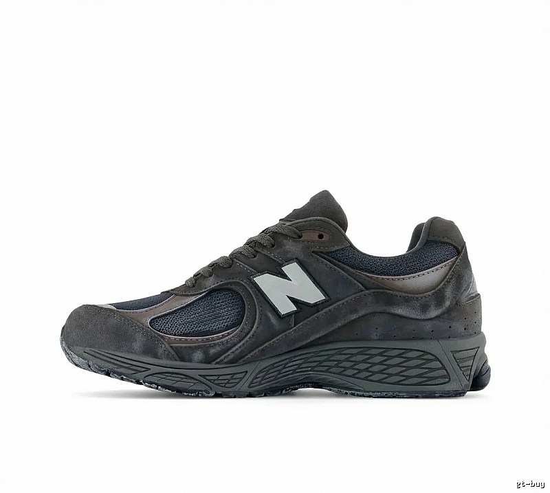 New Balance retro-style dark gray running shoes