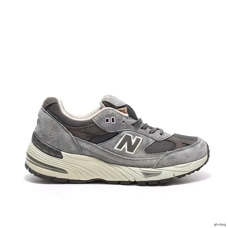 New Balance retro-style grey sports shoes
