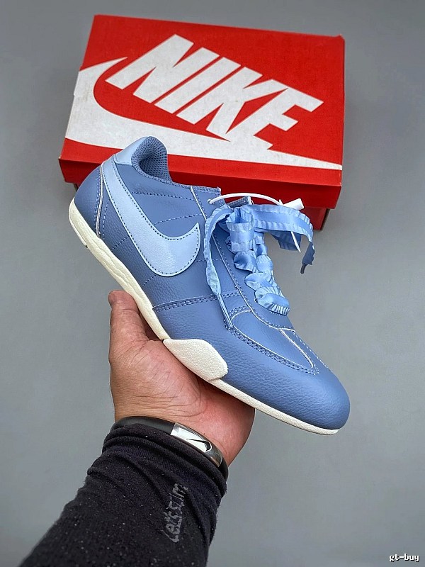 Nike Retro Runners in Blue, Finished with Padded Collar