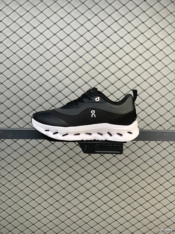 On Black Cloud Runners Defined by Streamlined Toe